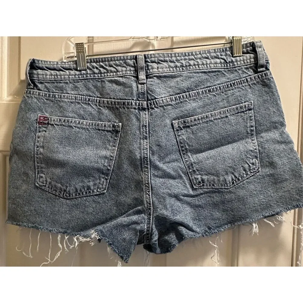 Urban Outfitters Denim Ruffled Skort Size‎ 31 Light Wash